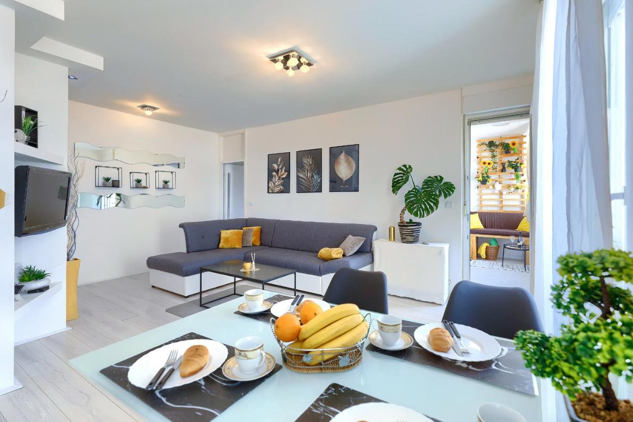 Seny Gold Apartment *